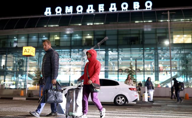 Два московских аэропорта ограничили работу