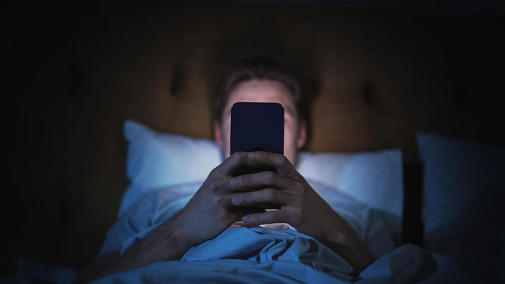 Не можете оторваться от бесконечного скроллинга? Советы, которые помогут вернуть контроль
