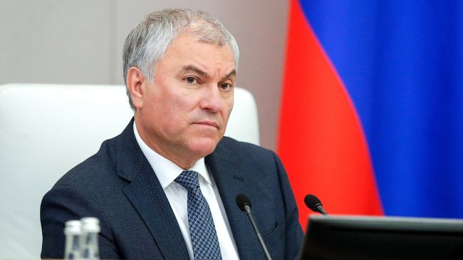 Володин призвал отозвать инициативу Минздрава о разных цветах одежды медиков